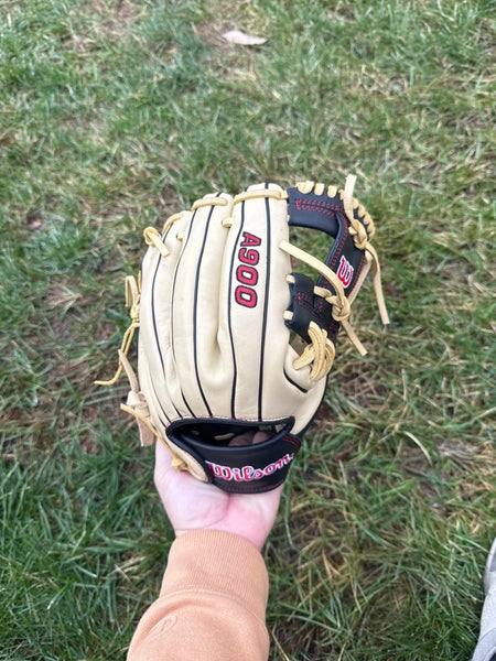 2025 Wilson A900 RH Baseball Glove 11.5" (New)