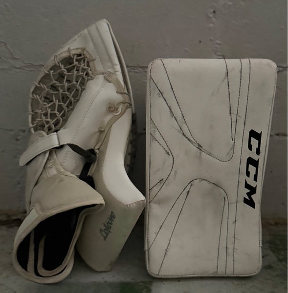 Senior CCM Revolution 575 Regular blocker/CCM Extreme Flex 760 Regular trapper