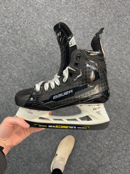 Bauer Supreme Mach Hockey Skates Regular Width Size 5.5 (New)