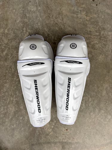 Senior Sher-Wood 5030 14" Shin Pads (Used)