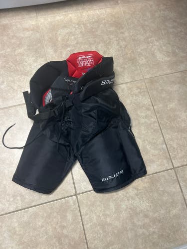 Junior Large Bauer Vapor X40 Hockey Pants (Used)