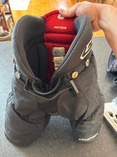 Youth Large CCM U+ Fit03 Hockey Pants (Used)
