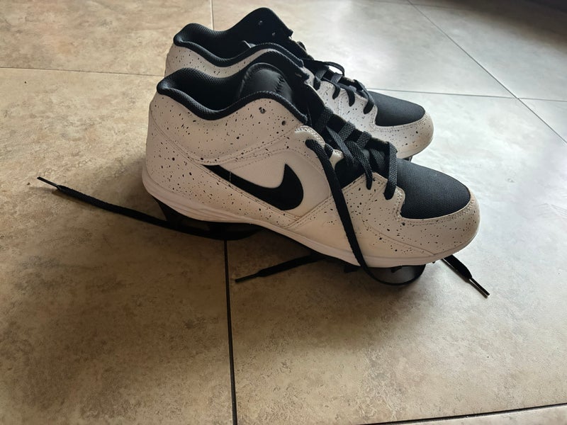 White Men's Size M 11.0 (W 12.0) Adult Nike Huarache Molded Cleats Cleats (Used)