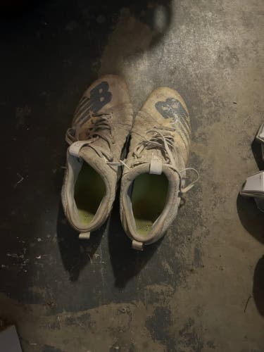 White Men's Size M 10.0 (W 11.0) Adult New Balance Burn X2 Low Low Top (Used)