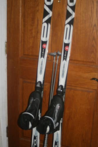 Rossignol EVO Cross Country 160cm Skis With Bindings, Boots and Ski Poles