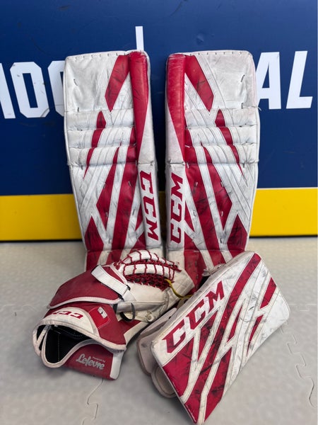 Red 28" Junior CCM Extreme Flex 4.5 Goalie Full Set Regular (Used)