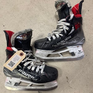 Junior Bauer Vapor X5 Pro Hockey Skates | Size 2.5 EE