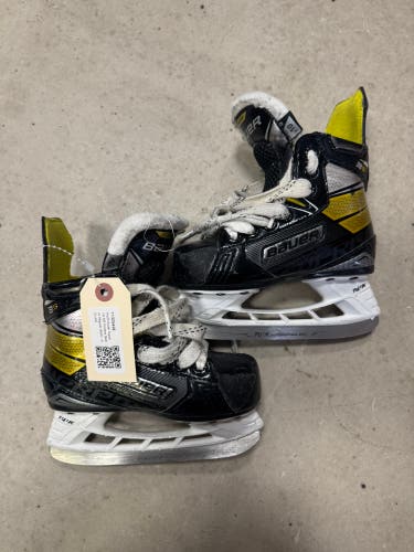 Youth Bauer Supreme M3 Hockey Skates Regular Width 10 (Used)