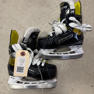 Youth Bauer Supreme M3 Hockey Skates 8 (Used)