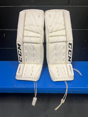 28" 2022 CCM EFlex 5 Goalie Leg Pads (Used)