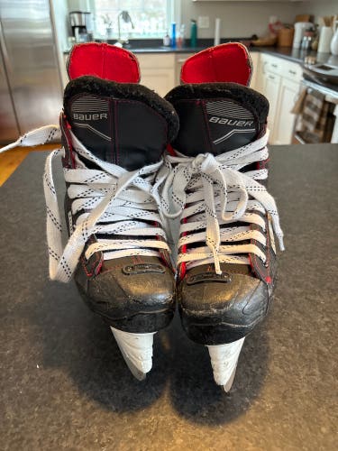 2018 Bauer NS Hockey Skates Regular Width Size 2.5 (Used)