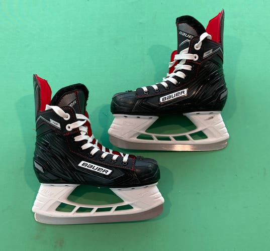 Junior Bauer NS Hockey Skates Regular Width Size 1 (Used)