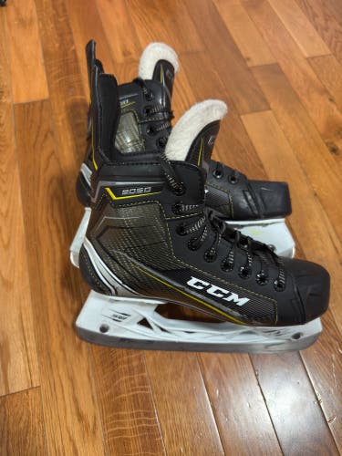 CCM Tacks 9040 Hockey Skates Regular Width Size 4 youth (Used)