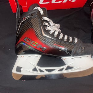 2025 CCM JetSpeed FT8 Pro Hockey Skates Regular Width 8 (Used)