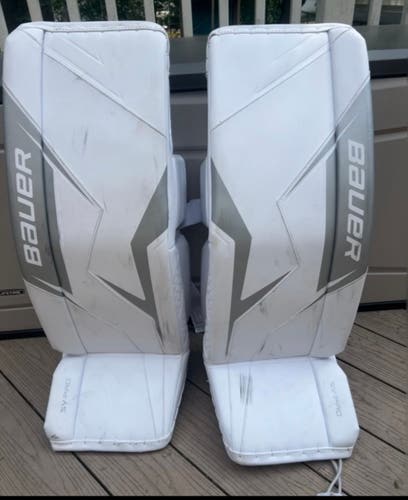 Medium Bauer Sv-Pro Goalie Leg Pads (Used)