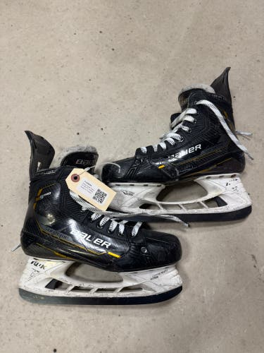Senior Bauer Supreme M5 Pro Hockey Skates 8.5 (Used)