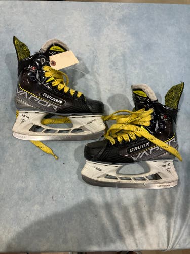 Junior Bauer Vapor 3X Hockey Skates Regular Width Size 3 (Used)