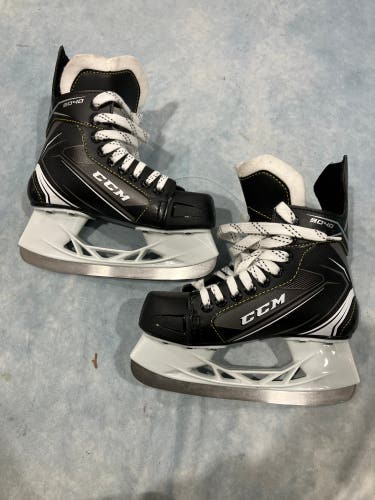 Junior CCM Tacks 9040 Hockey Skates Regular Width Size 2 (New)