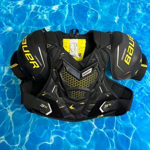 Medium Junior Bauer Supreme 3S Shoulder Pads (Used)