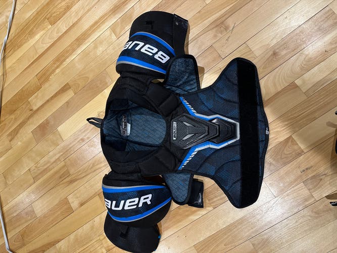 Men's Medium Senior Bauer X Shoulder Pads (Used)