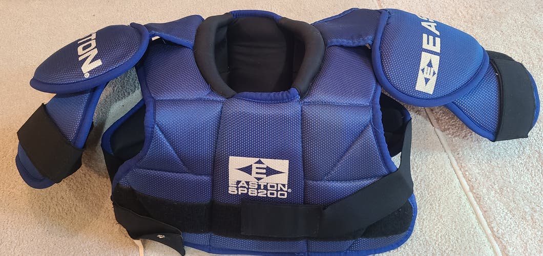 Men's Large Senior Easton Sp8200 Shoulder Pads (Used)