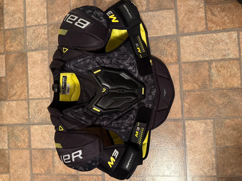 Like NEW Senior Bauer Supreme M3 Shoulder Pads