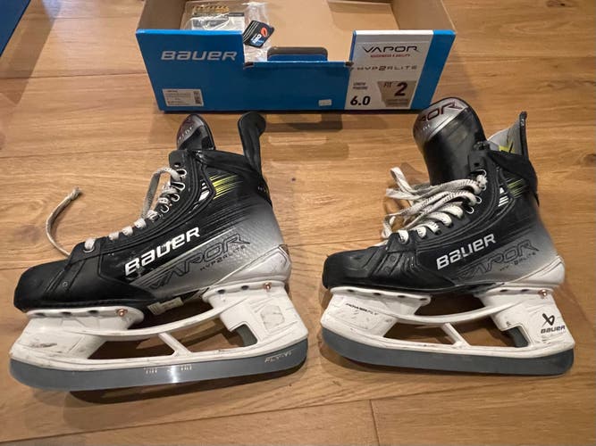 Bauer Vapor Hyperlite 2 Hockey Skates 6 (Used)