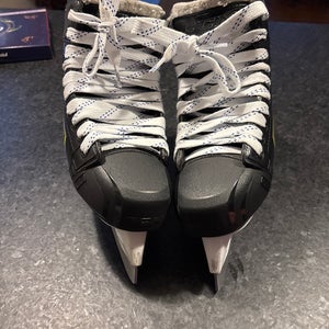2020 CCM Super Tacks 9370 Hockey Goalie Skates Regular Width 7.5 (Used)