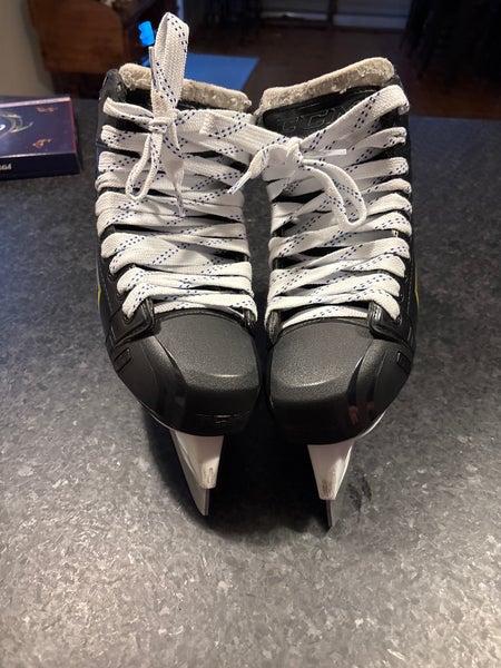 2020 CCM Super Tacks 9370 Hockey Goalie Skates Regular Width 7.5 (Used)
