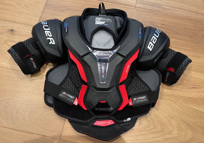 Medium Intermediate Bauer Vapor Shoulder Pads (Used)
