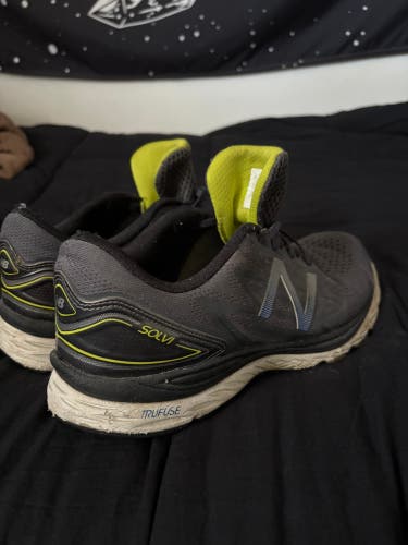 Men's Size M 10.0 (W 11.0) Adult New Balance Cleats (Used)