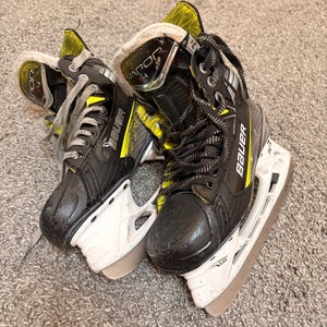 2023 Bauer Vapor X4 Hockey Skates Regular Width Size 3.5 (Used)