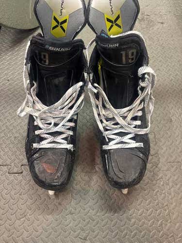 Bauer Vapor Hyperlite 2 Hockey Skates Regular Width 8.5 (Used)