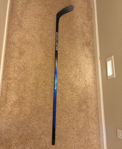 Senior Bauer Vapor Hyperlite 2 Right Handed Hockey Stick P28 77 Flex (New) 2" Factory Extension