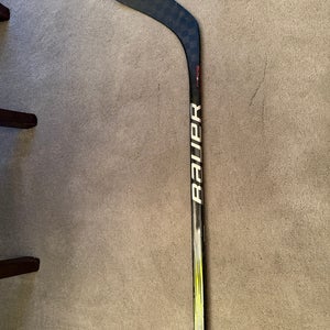 Senior Bauer Vapor Hyperlite 2 Left Hand Hockey Stick P92 77 Flex (Used)