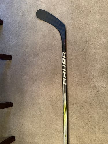 Senior Bauer Vapor Hyperlite 2 Left Hand Hockey Stick P92 77 Flex (Used)
