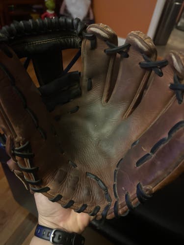 Infield RH Wilson A2000 1786 Baseball Glove 11.5" (Used)