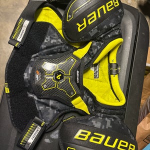 Medium Youth Bauer Supreme Mach Shoulder Pads (Used)