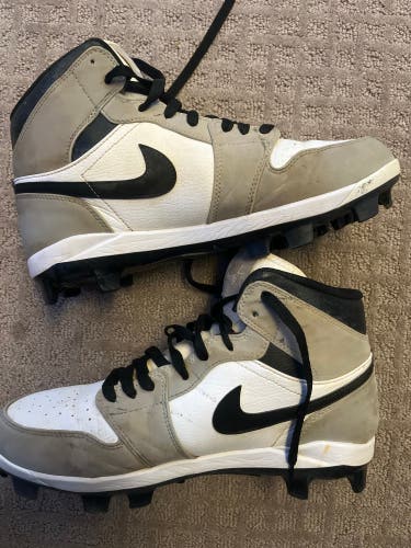 Gray Unisex Size M 9.5 (W 10.5) Adult Air Jordan Cleats (Used)