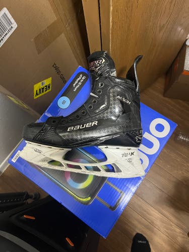 Bauer Mach Hockey skates size 8.5 fit 3 used