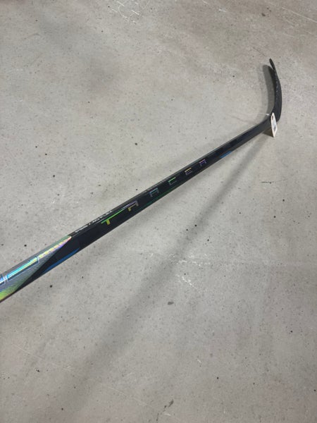 Junior Bauer Nexus Tracer Hockey Stick Right Handed P28 40 Flex (Used)
