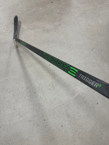 CCM Ribcor Trigger 5 Hockey Stick | RH Junior P92 Flex 50"