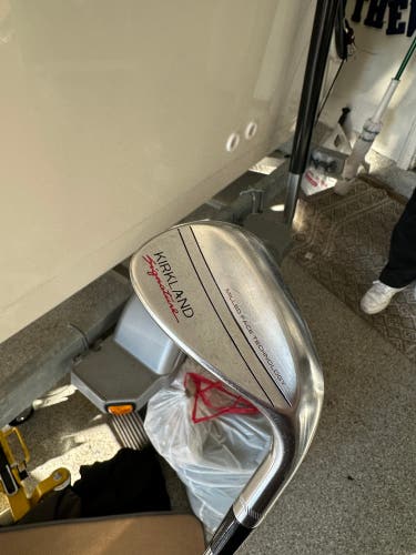 Men's Kirkland Signature Right Handed Wedge Wedge Flex 60 Degree Steel Shaft (Used)