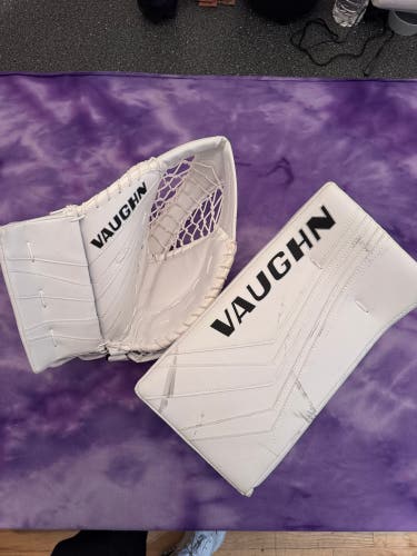 White Senior Vaughn Slr2 pro Goalie Gloves & Blockers Regular (Used)