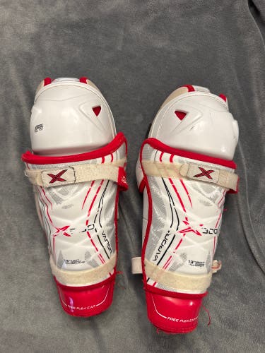 Intermediate Bauer Vapor X900 13" Shin Pads (Used)