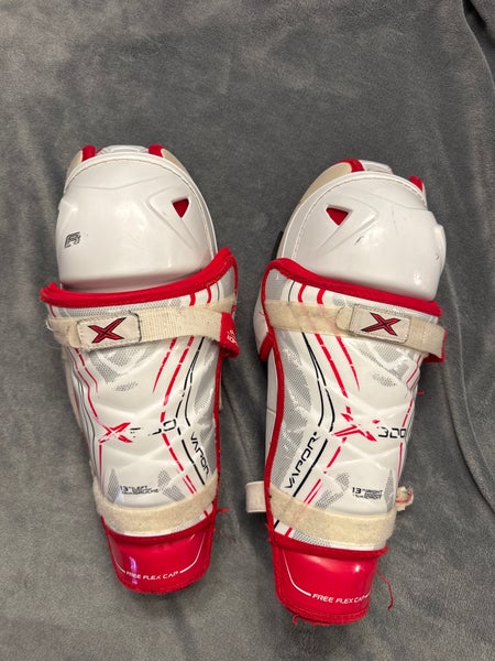 Intermediate Bauer Vapor X900 13" Shin Pads (Used)