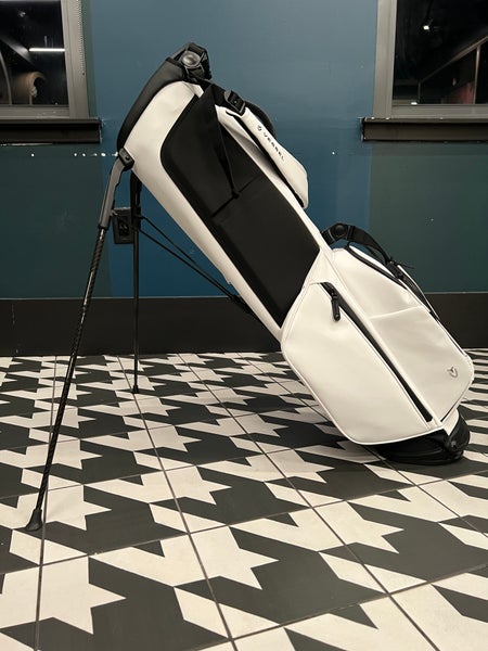 VESSEL Sunday III Stand