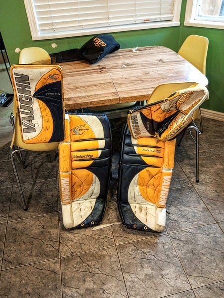 34" 2000 Vaughn Velocity V2 Regular Goalie Full Set (Used)
