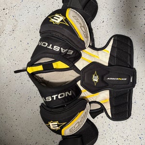 Small Junior Easton EQ 30 Shoulder Pads (Used)