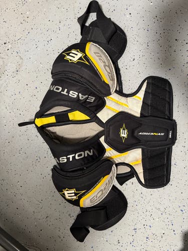Small Junior Easton EQ 30 Shoulder Pads (Used)